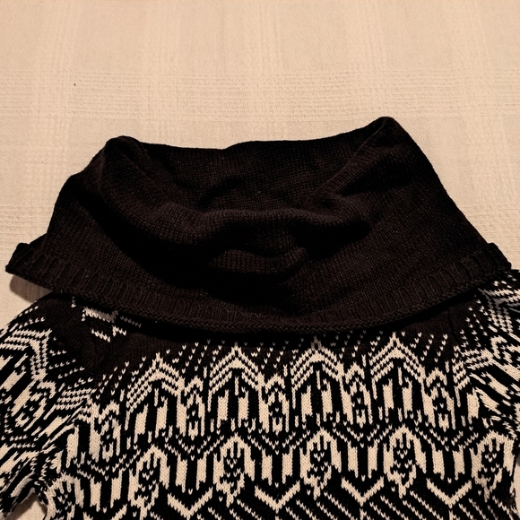 Crazy 8 girls size 5/6 knit cowl neck black & white knit dress with 3/4 sleeves - Picture 6 of 6